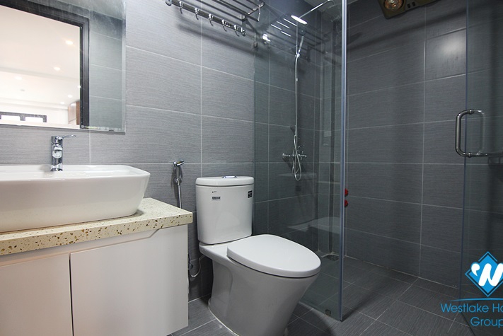A cheap price apartment for rent on Xuan Dieu area, Tay Ho, Ha Noi